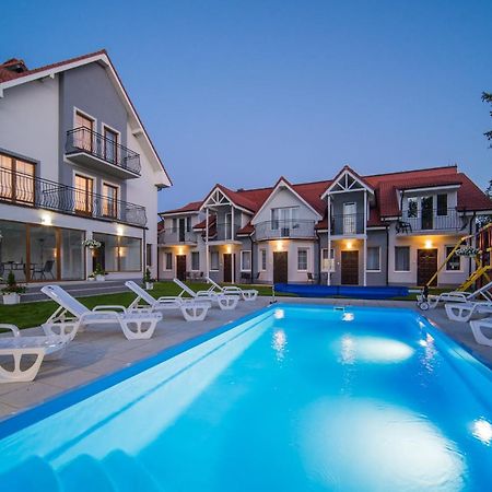 Rewit Dom Goscinny Z Podgrzewanym Basenem Rewal Bagian luar foto