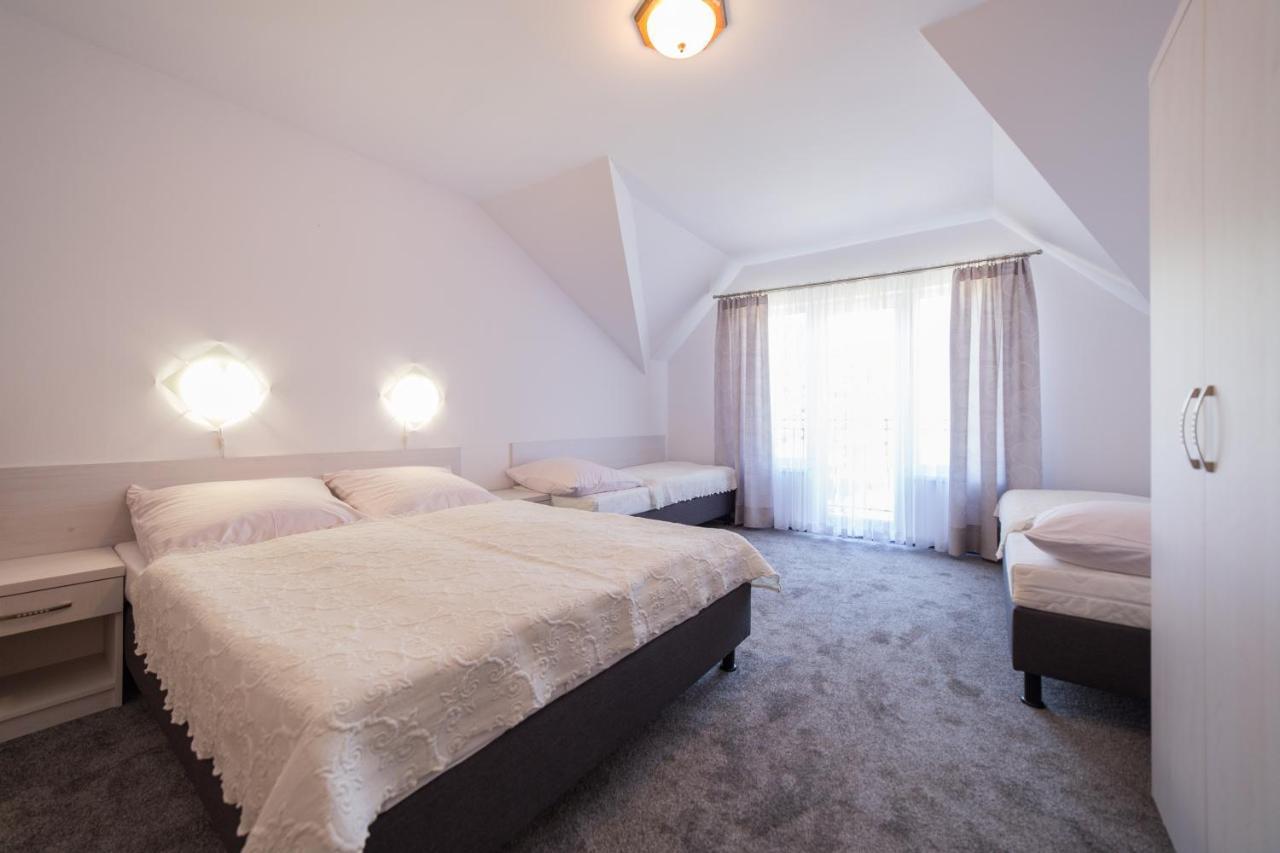 Rewit Dom Goscinny Z Podgrzewanym Basenem Rewal Bagian luar foto