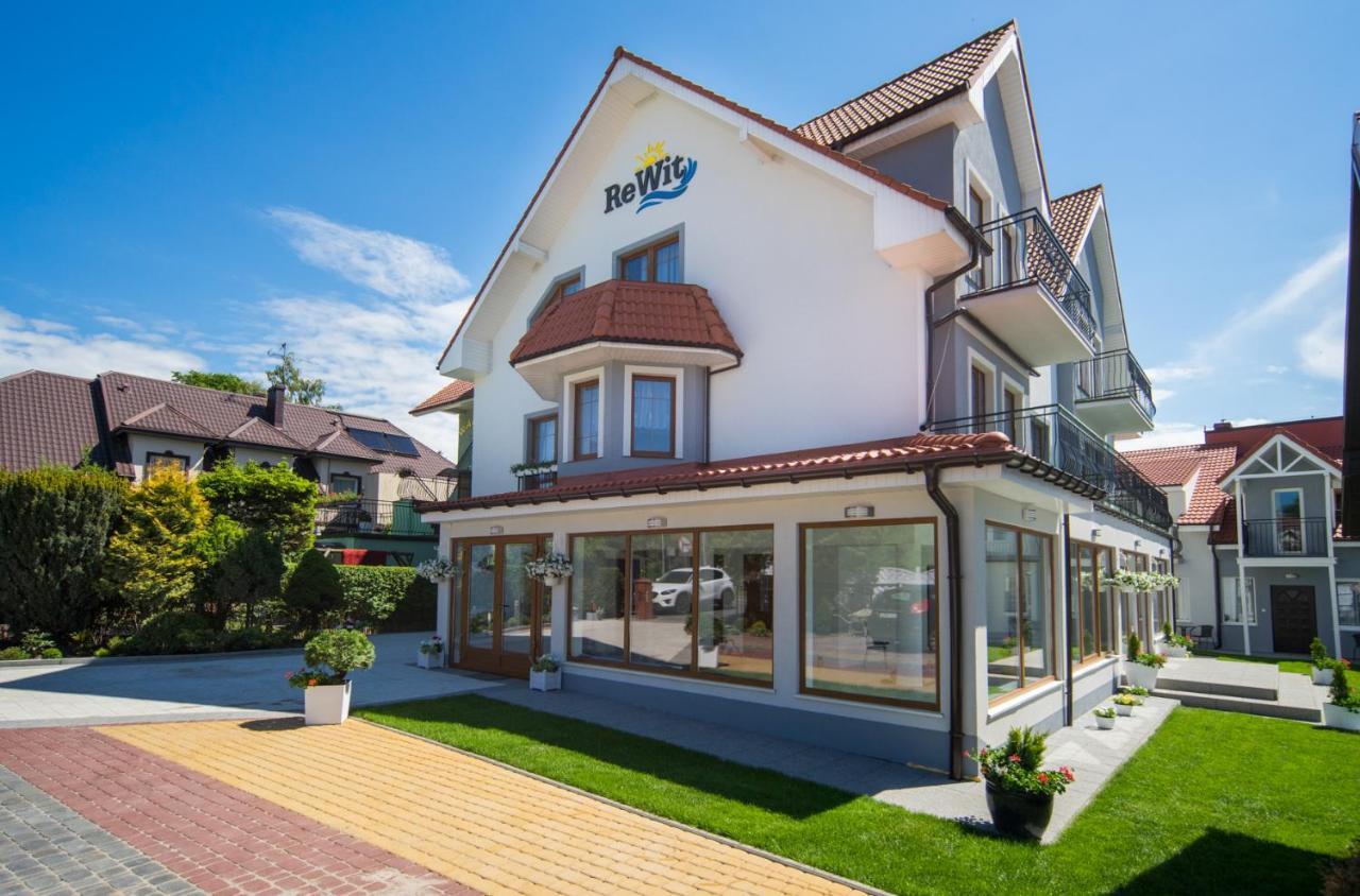 Rewit Dom Goscinny Z Podgrzewanym Basenem Rewal Bagian luar foto