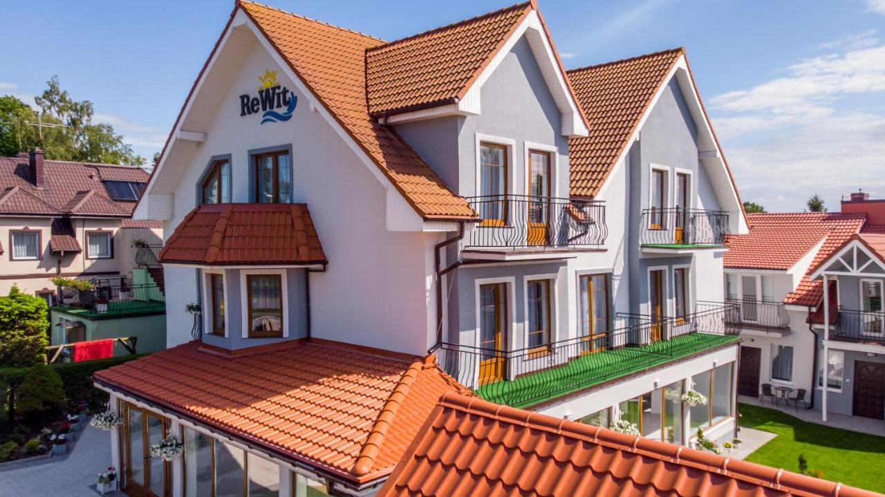 Rewit Dom Goscinny Z Podgrzewanym Basenem Rewal Bagian luar foto