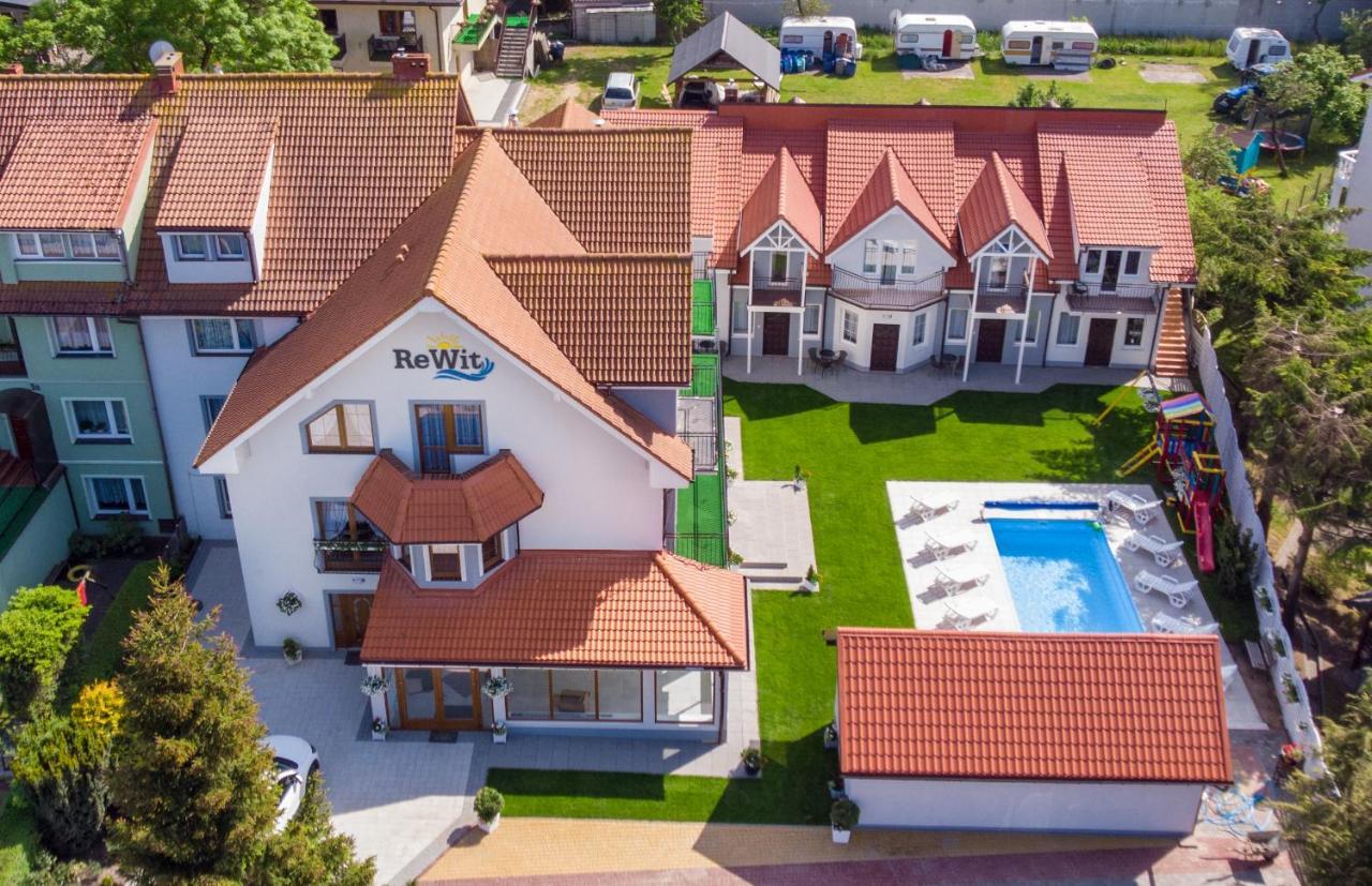 Rewit Dom Goscinny Z Podgrzewanym Basenem Rewal Bagian luar foto