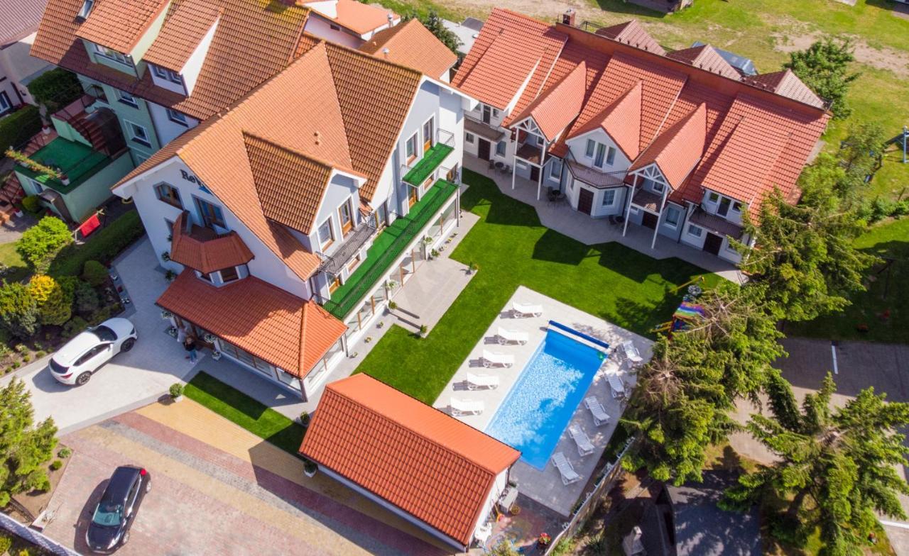 Rewit Dom Goscinny Z Podgrzewanym Basenem Rewal Bagian luar foto