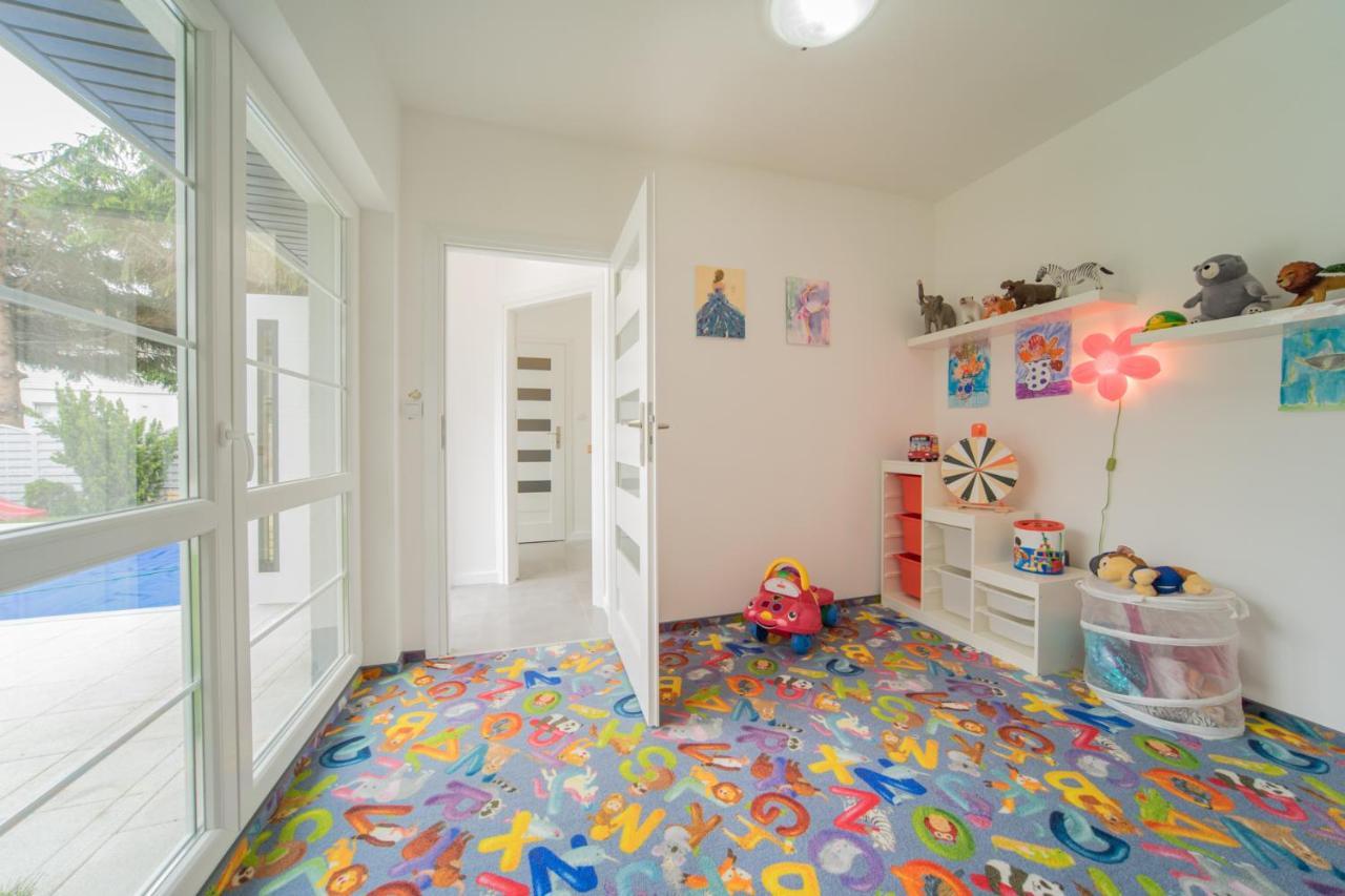 Rewit Dom Goscinny Z Podgrzewanym Basenem Rewal Bagian luar foto